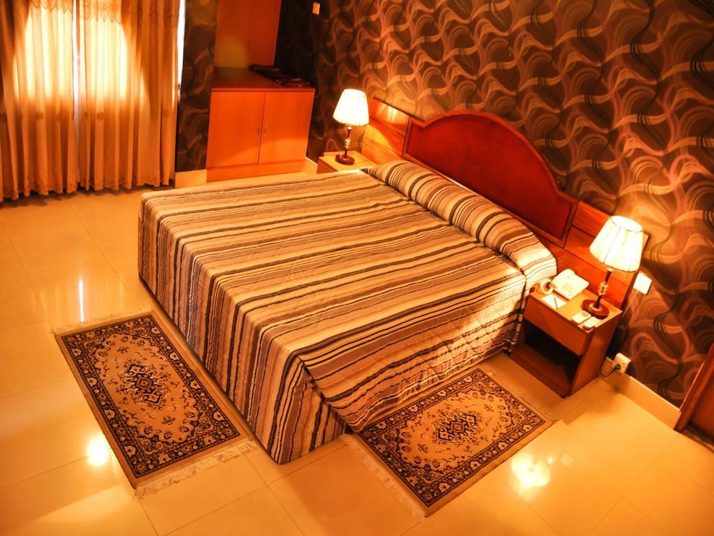 Hotel Naz Garden Bogra Bilik gambar