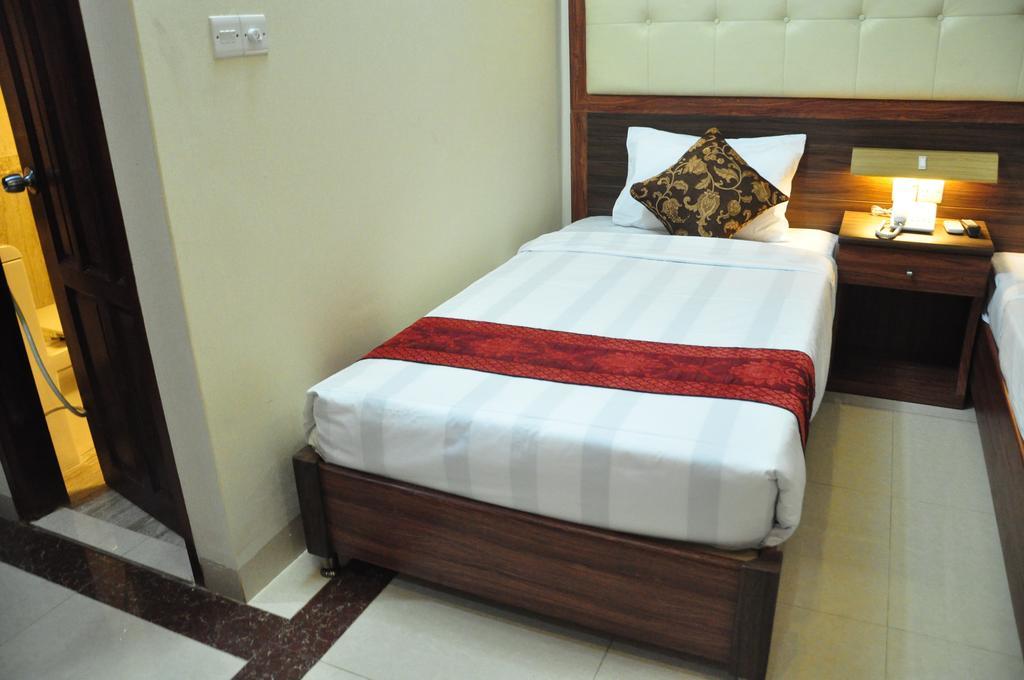 Hotel Naz Garden Bogra Bilik gambar
